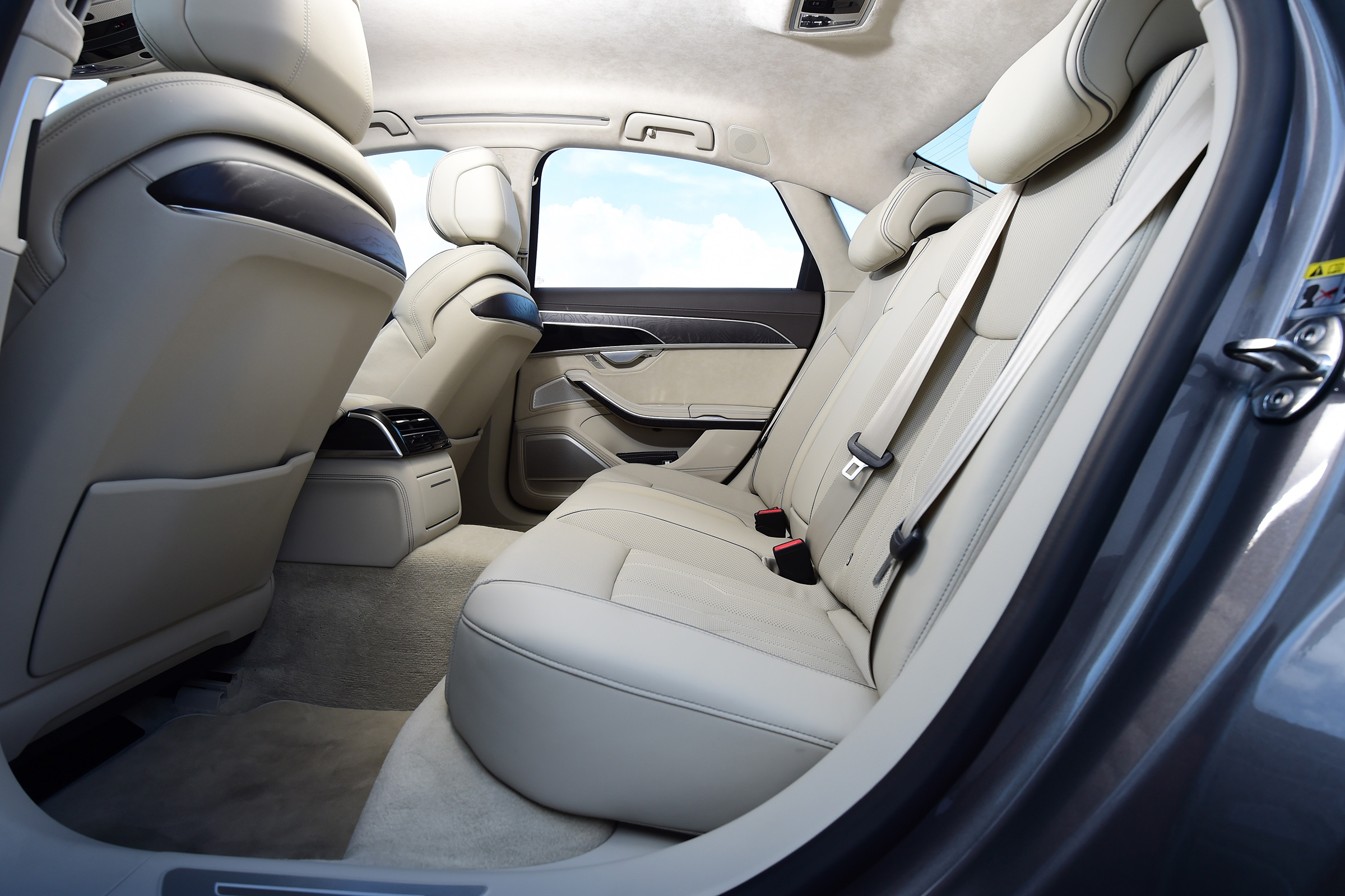 Audi A8 - rear row