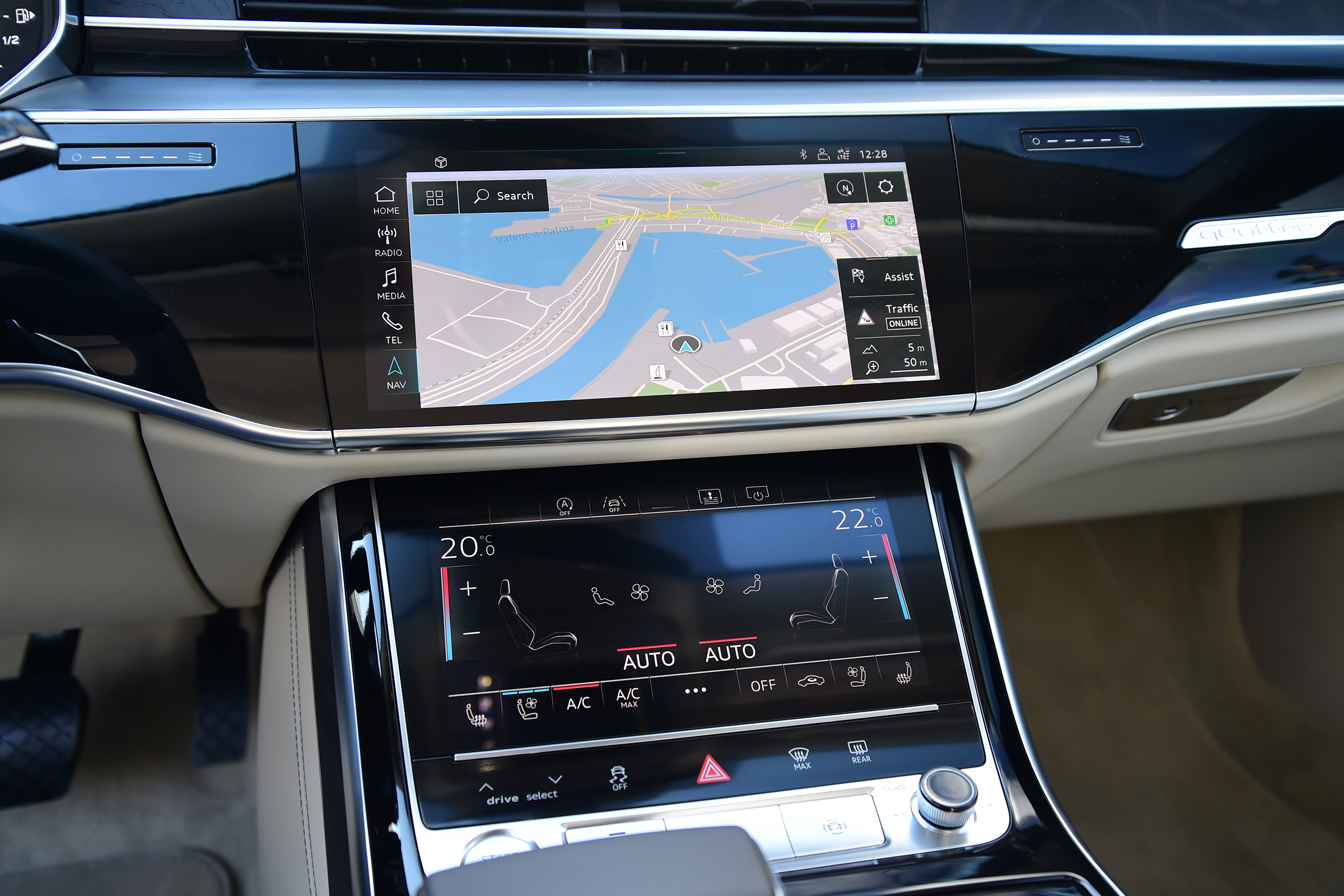 Audi A8 - centre console