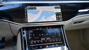 Audi A8 - centre console