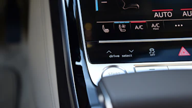 Audi A8 - centre console