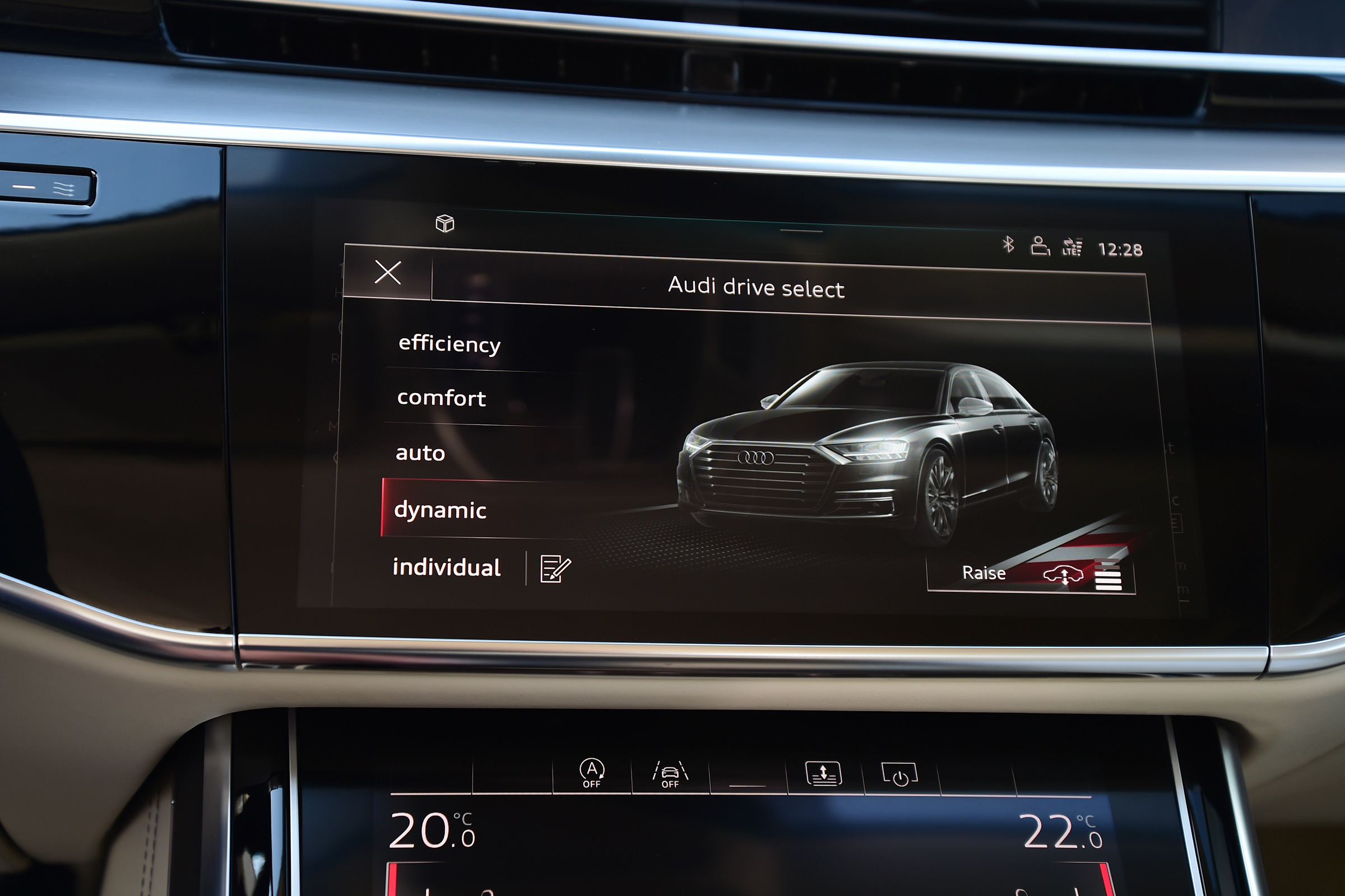 Audi A8 - top screen closeup