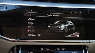 Audi A8 - top screen closeup
