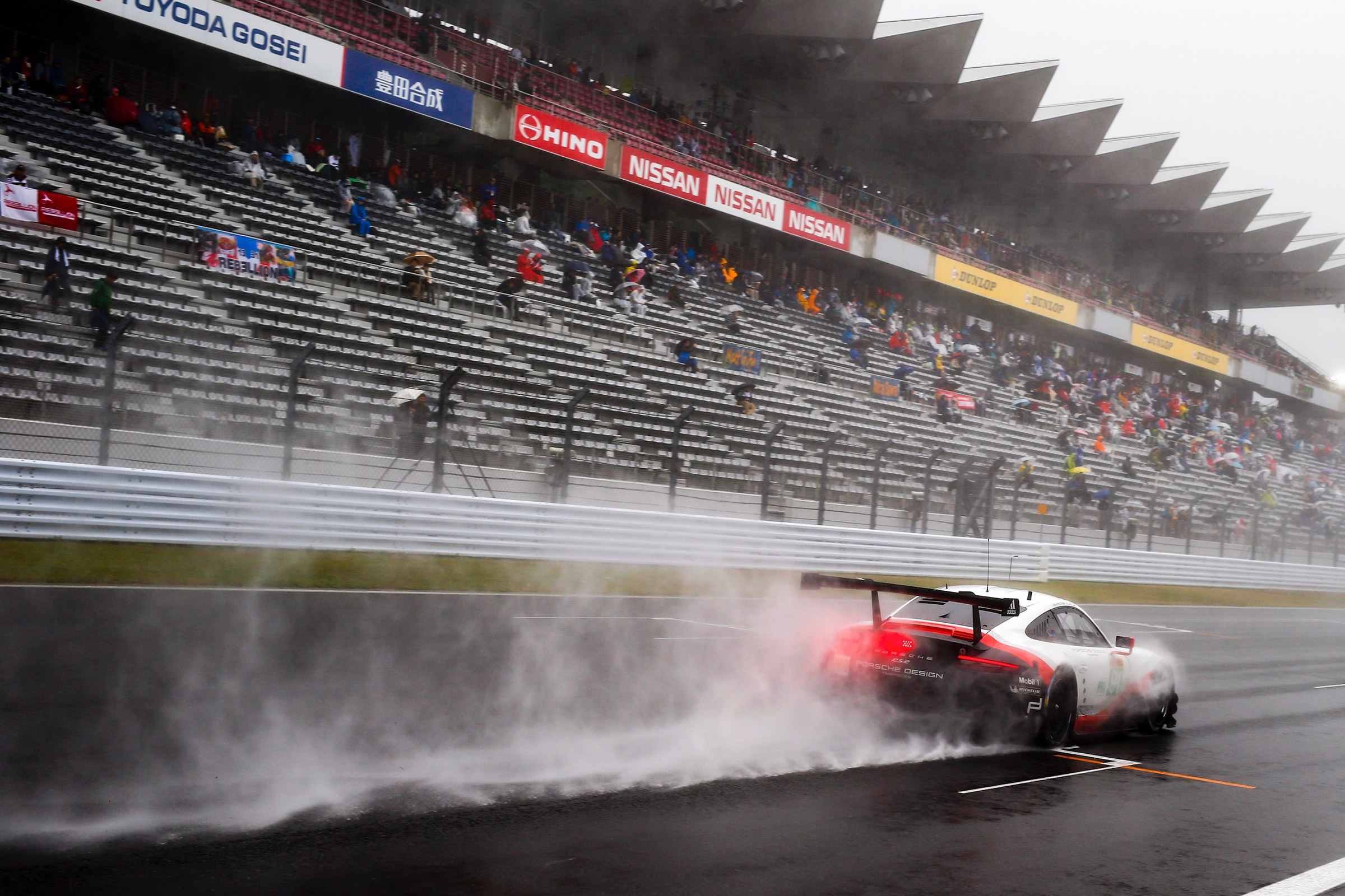 WEC R7 Fuji - 911 RSR