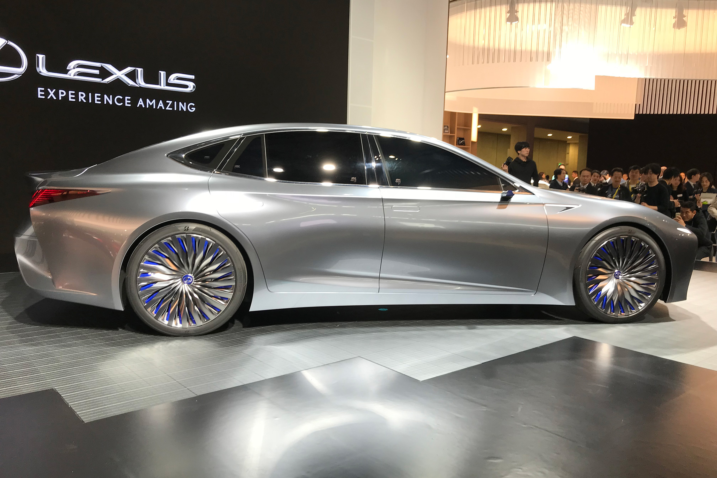 Lexus LS+ Concept – side 