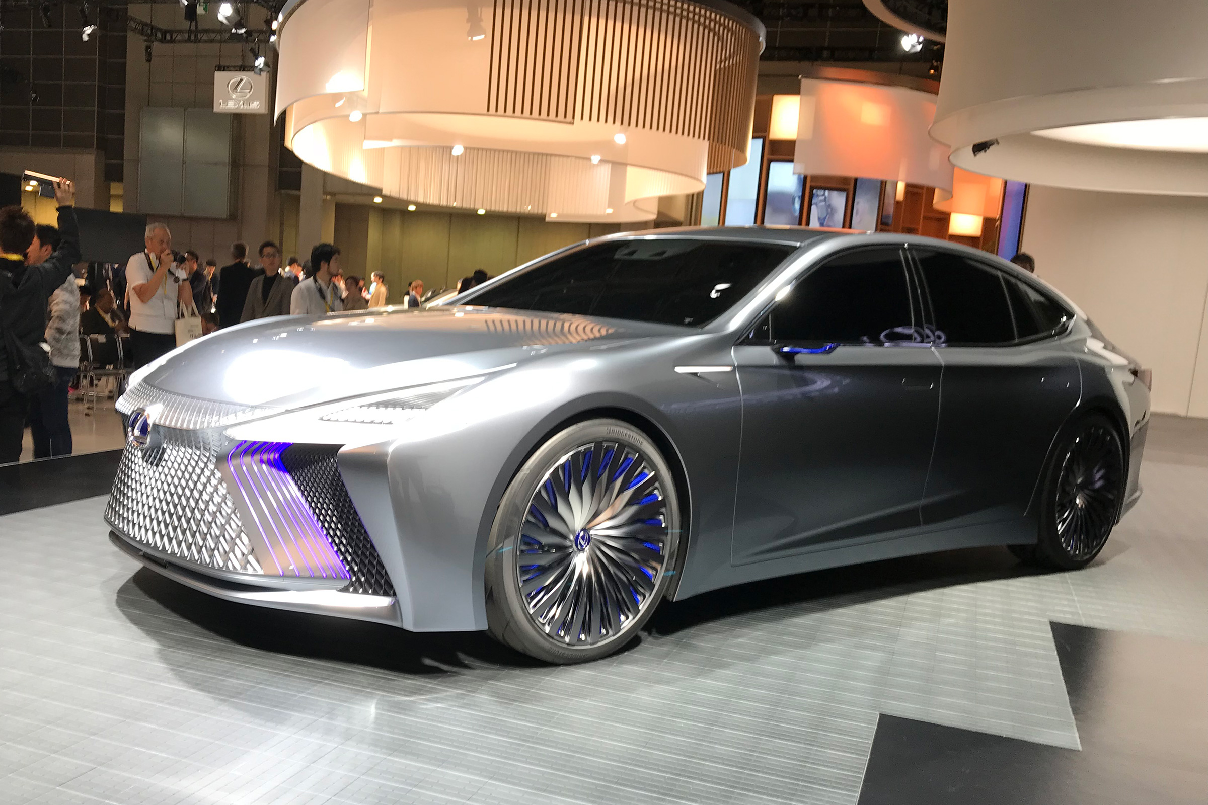 Lexus LS+ Concept – front quarter