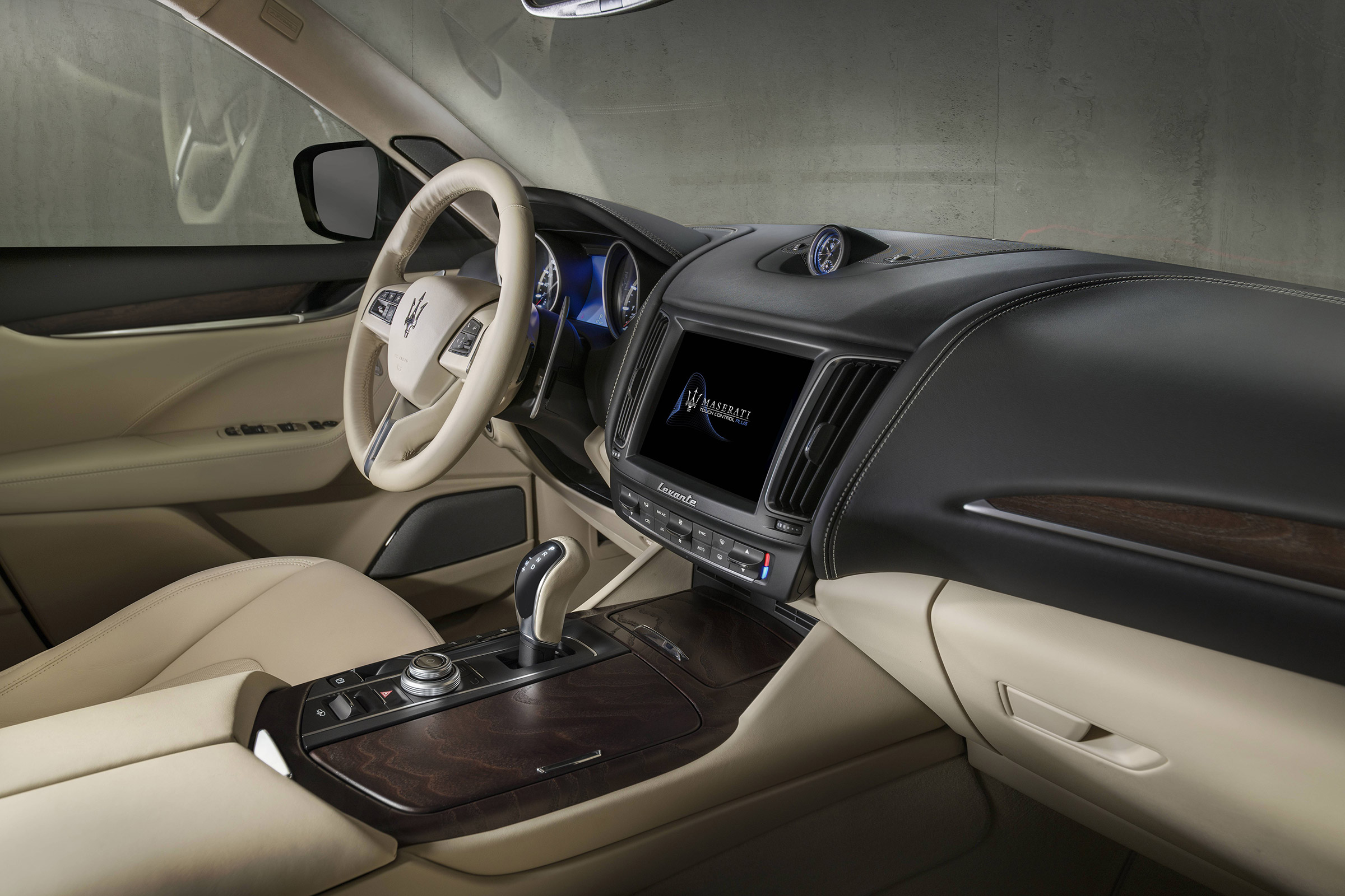 MY18 Maserati Levante - interior GL