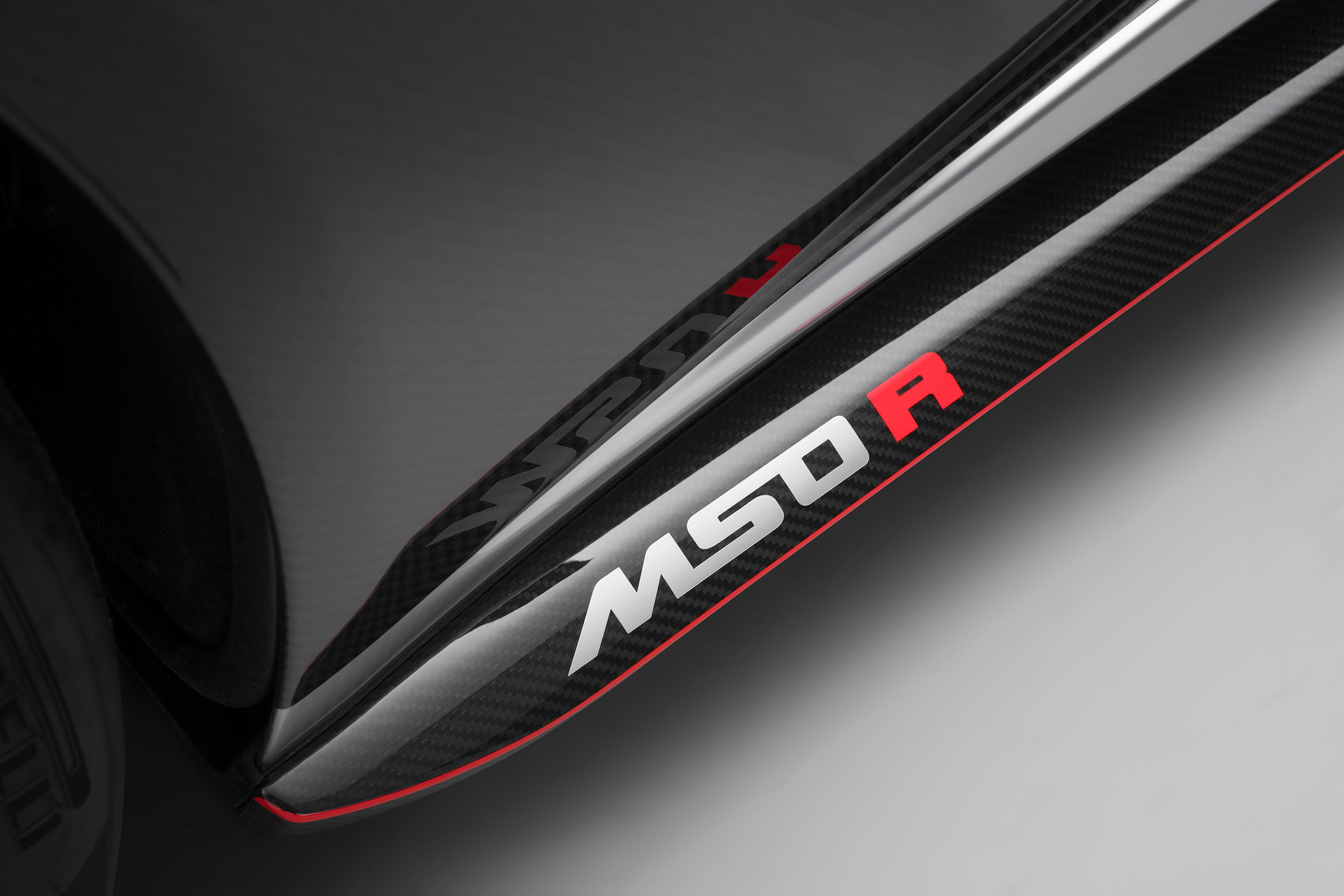 McLaren MSO R - skirt branding