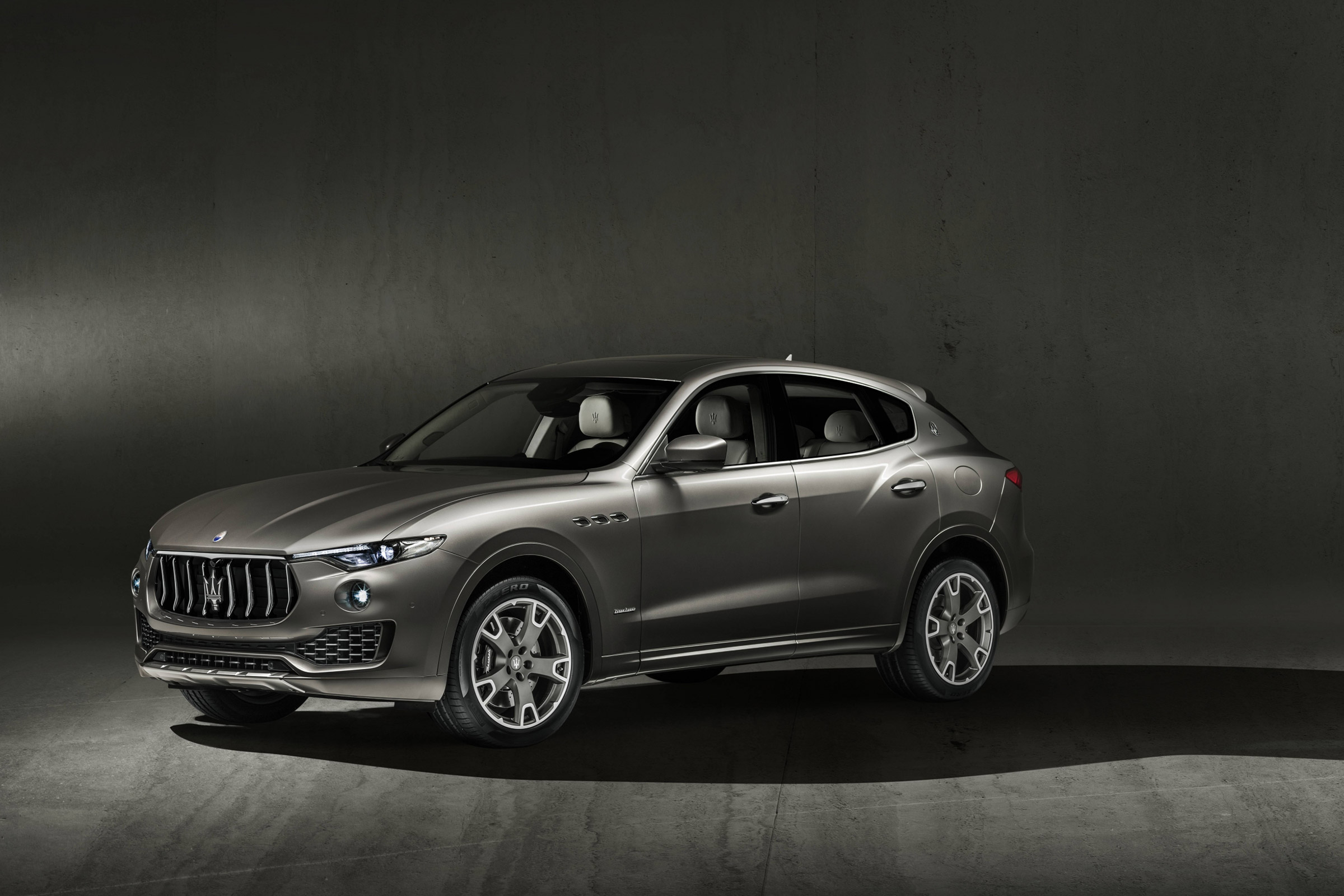 MY18 Maserati Levante S - front quarter