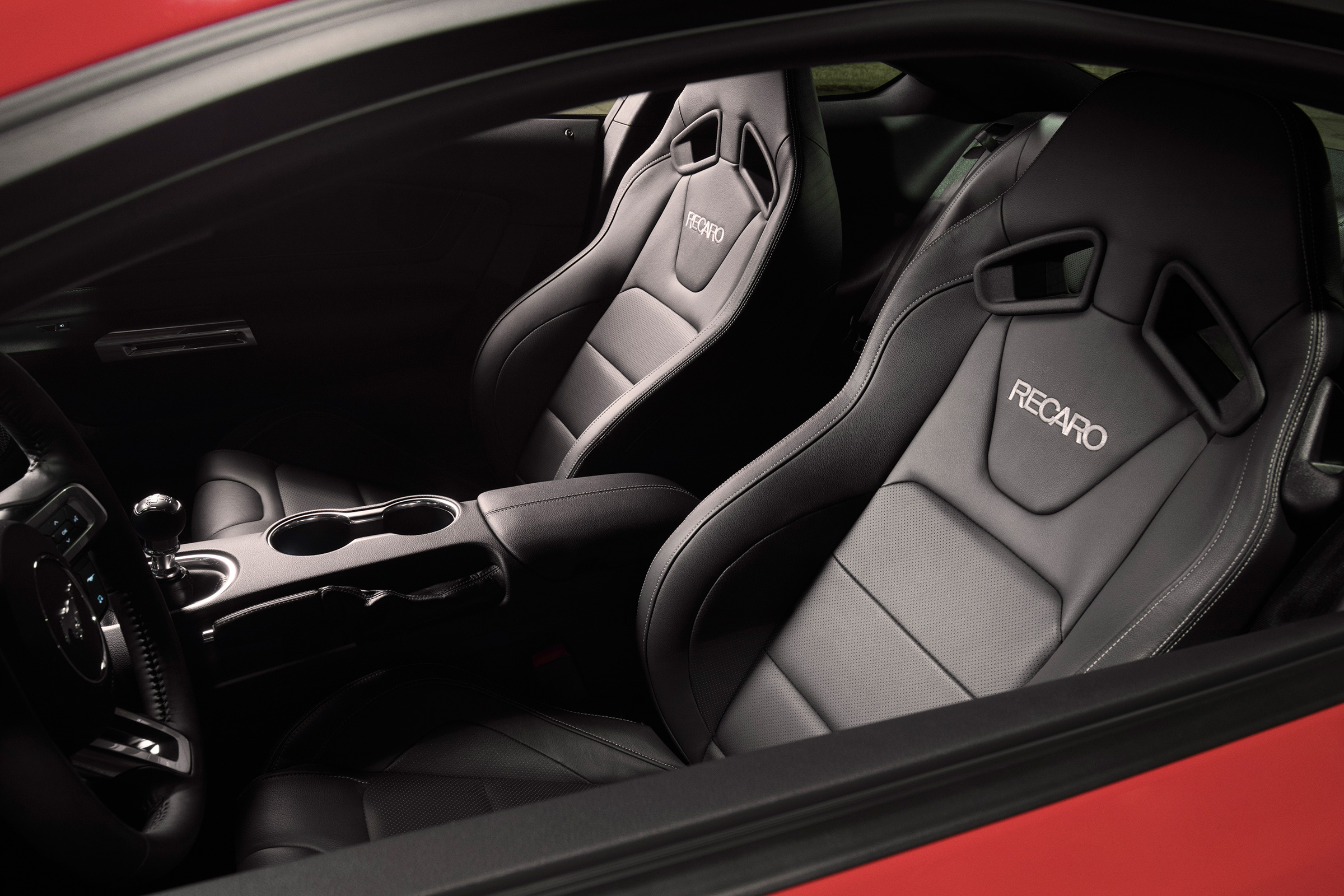 Ford Mustang GT Performance Pack Level 2 – Recaros