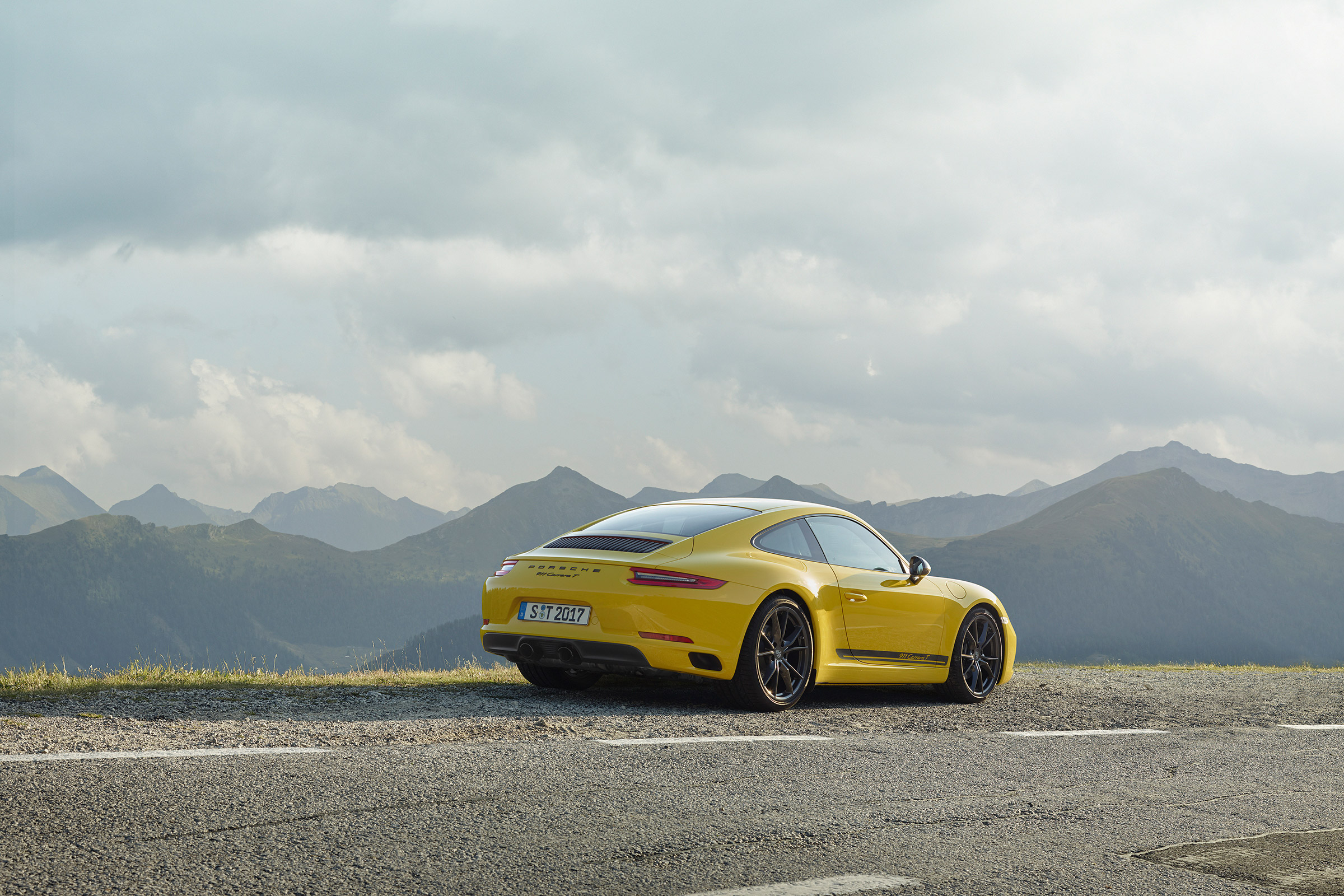 Porsche 911 Carrera T - rear
