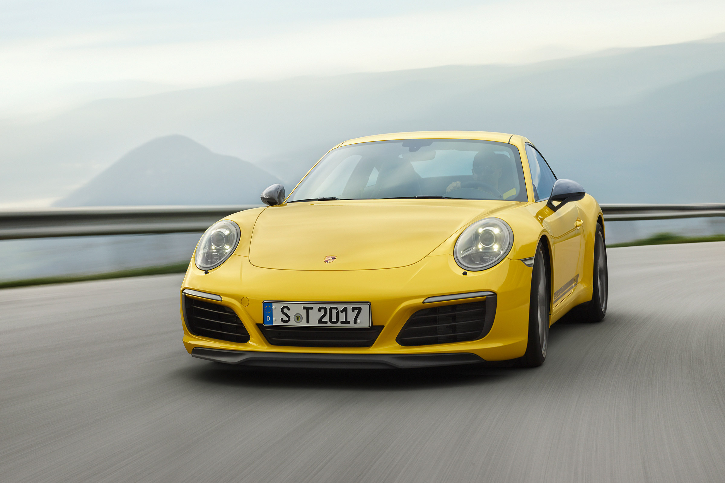 Porsche 911 Carrera T - driving