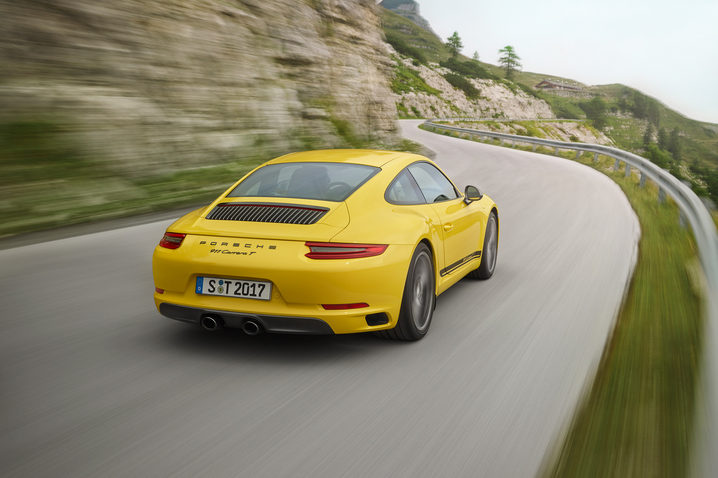 Porsche 911 Carrera T - rear driving