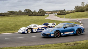 Porsche 911 Carrera 4 GTS - Bell