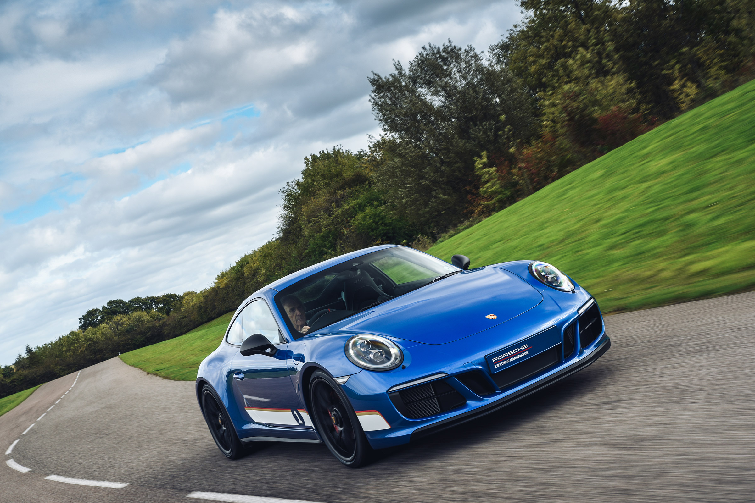 Porsche 911 Carrera 4 GTS - bell