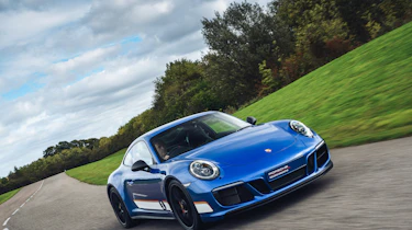 Porsche 911 Carrera 4 GTS - bell
