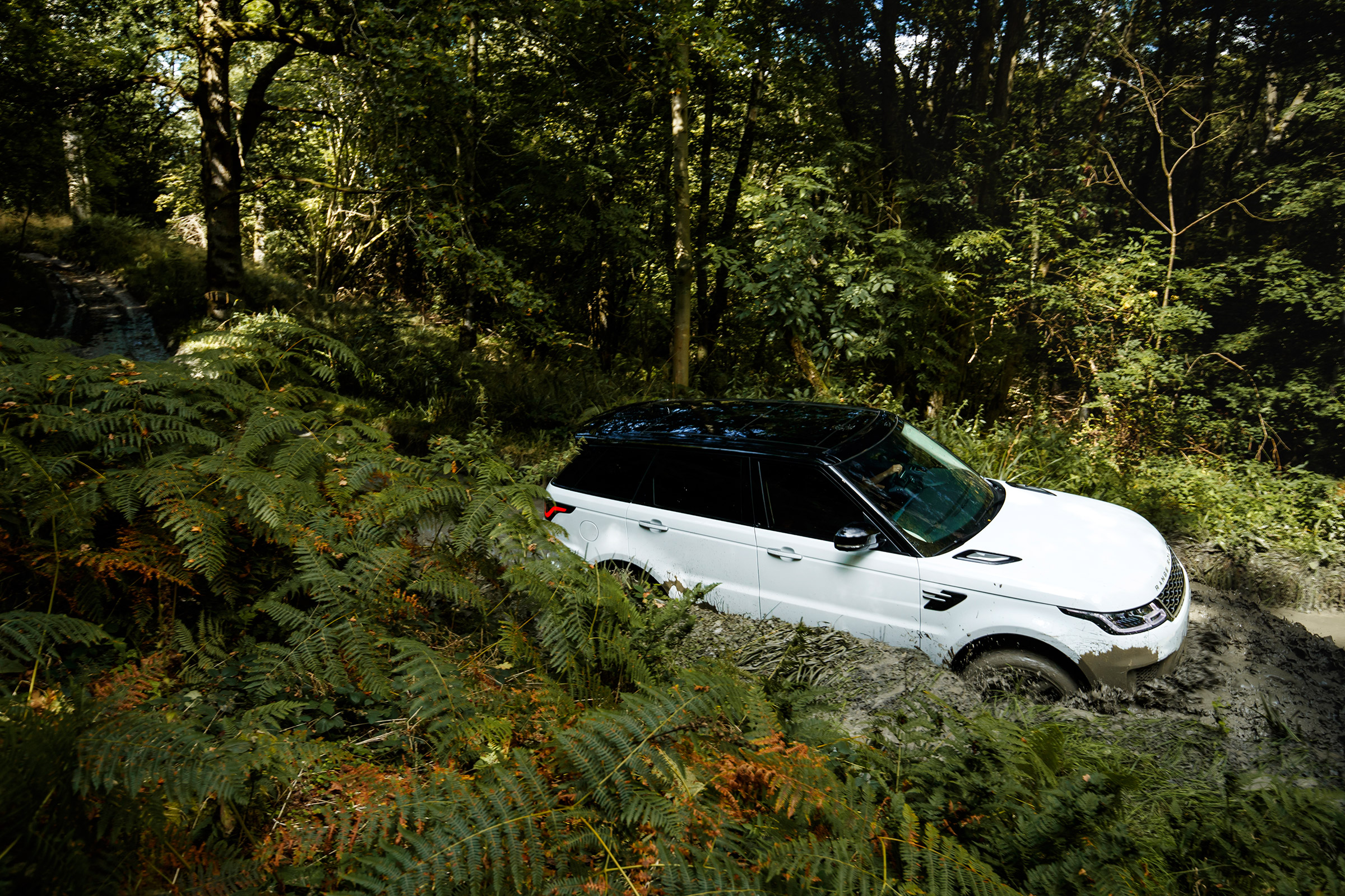 Range Rover Sport Plug-In - on road 