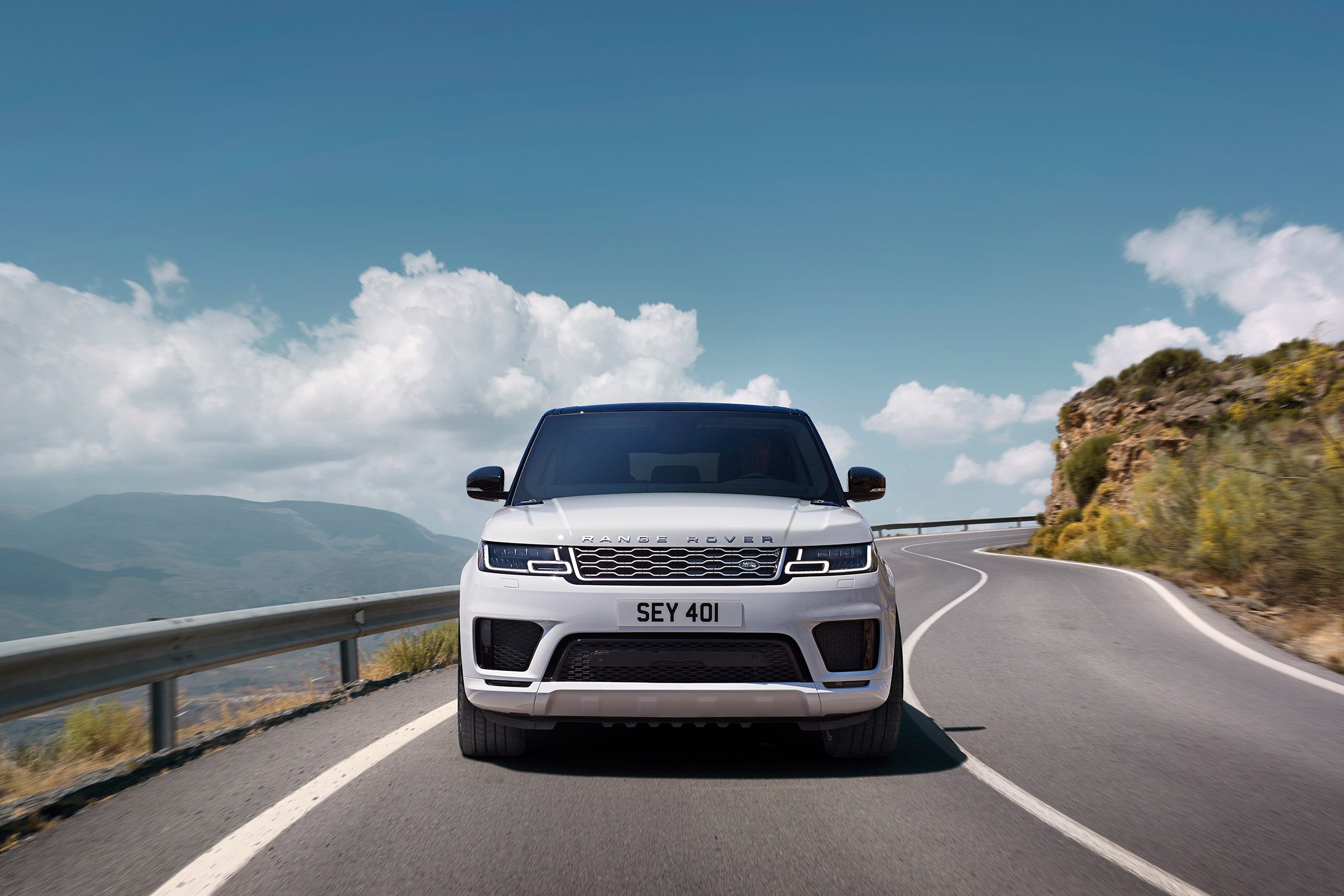 Range Rover Sport Plug-in - off road