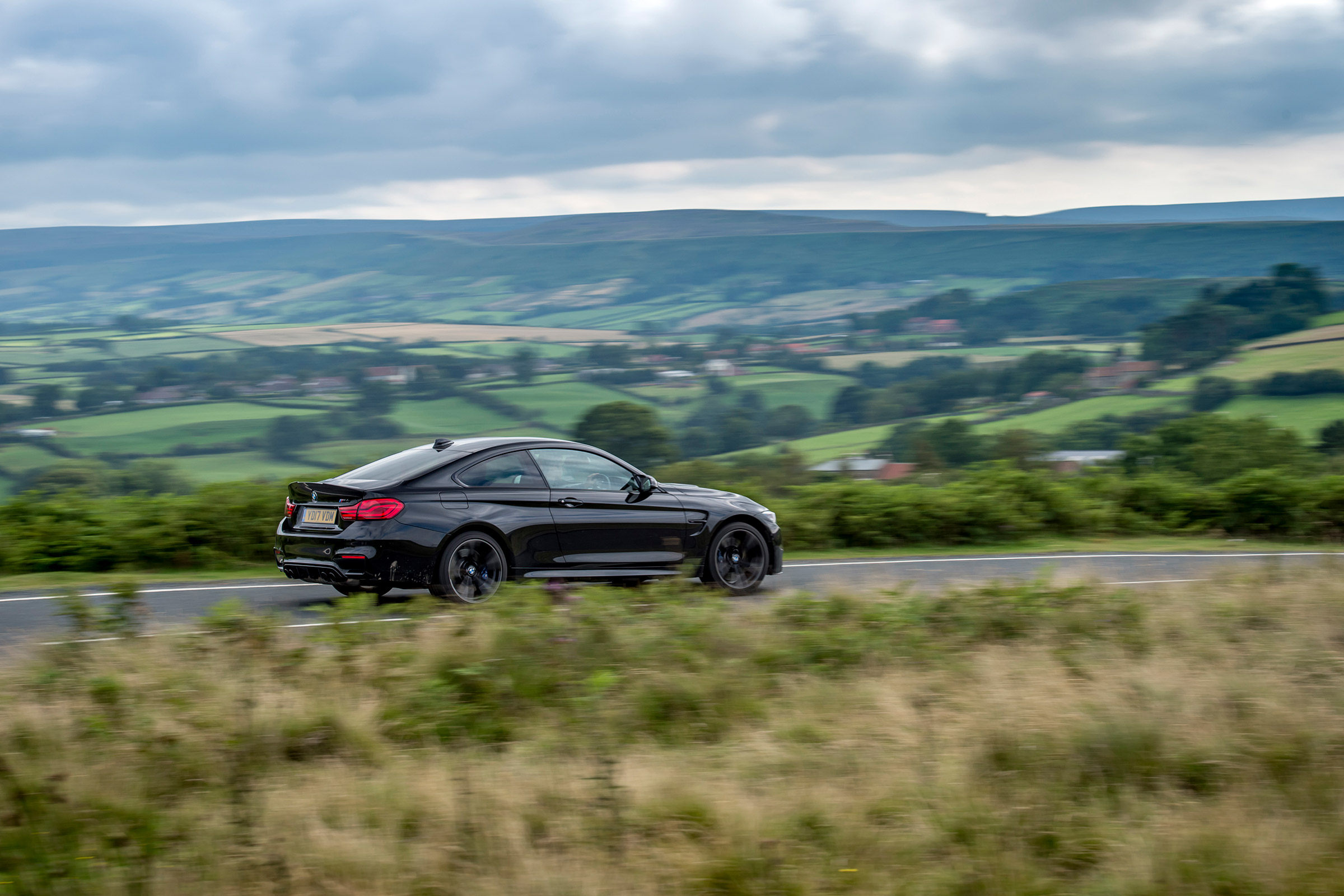 BMW M4 – side