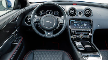 Jaguar XJR575 Portugal - dash