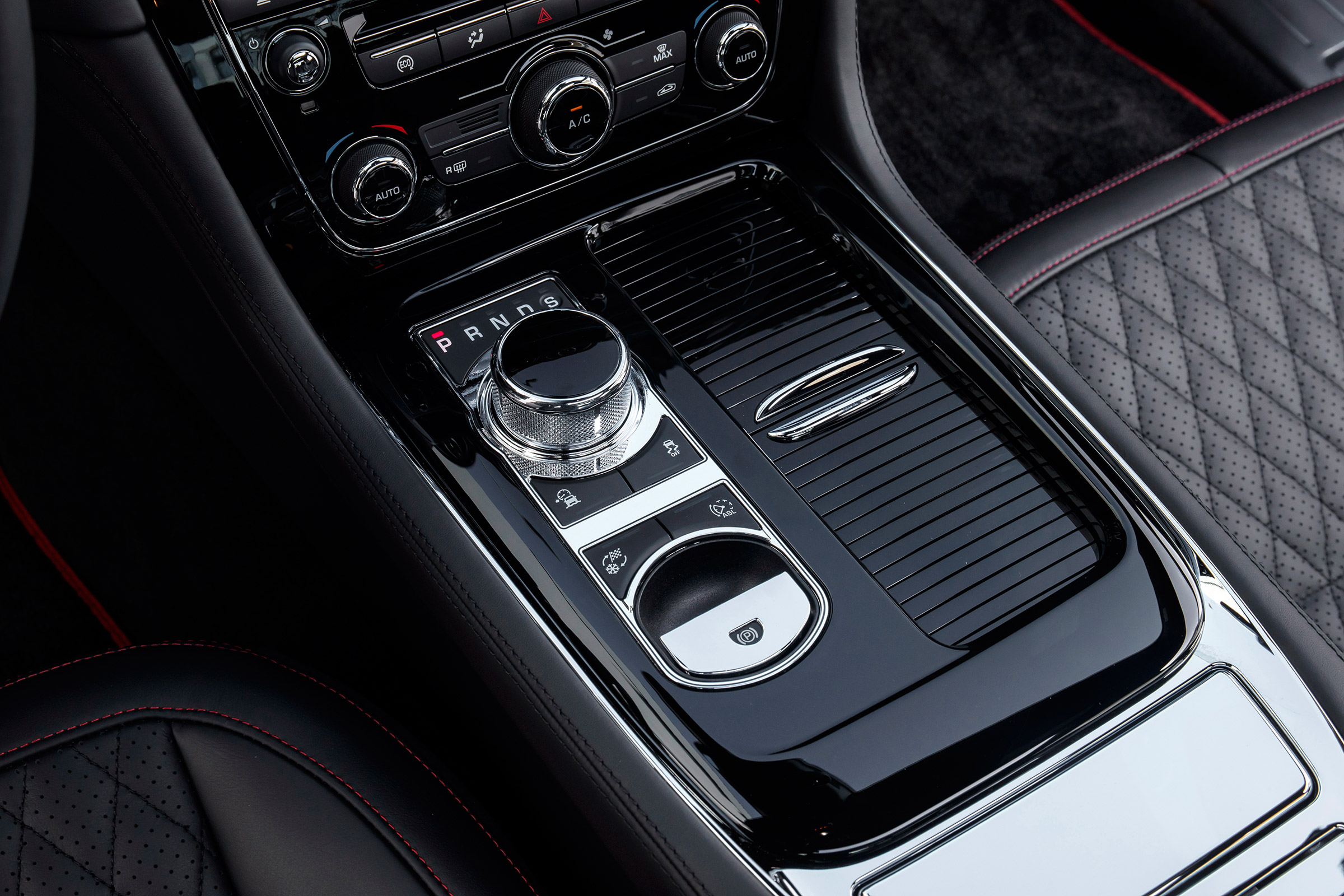 Jaguar XJR575 Portugal - console
