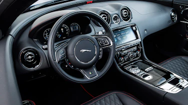 Jaguar XJR575 Portugal - driver enviro