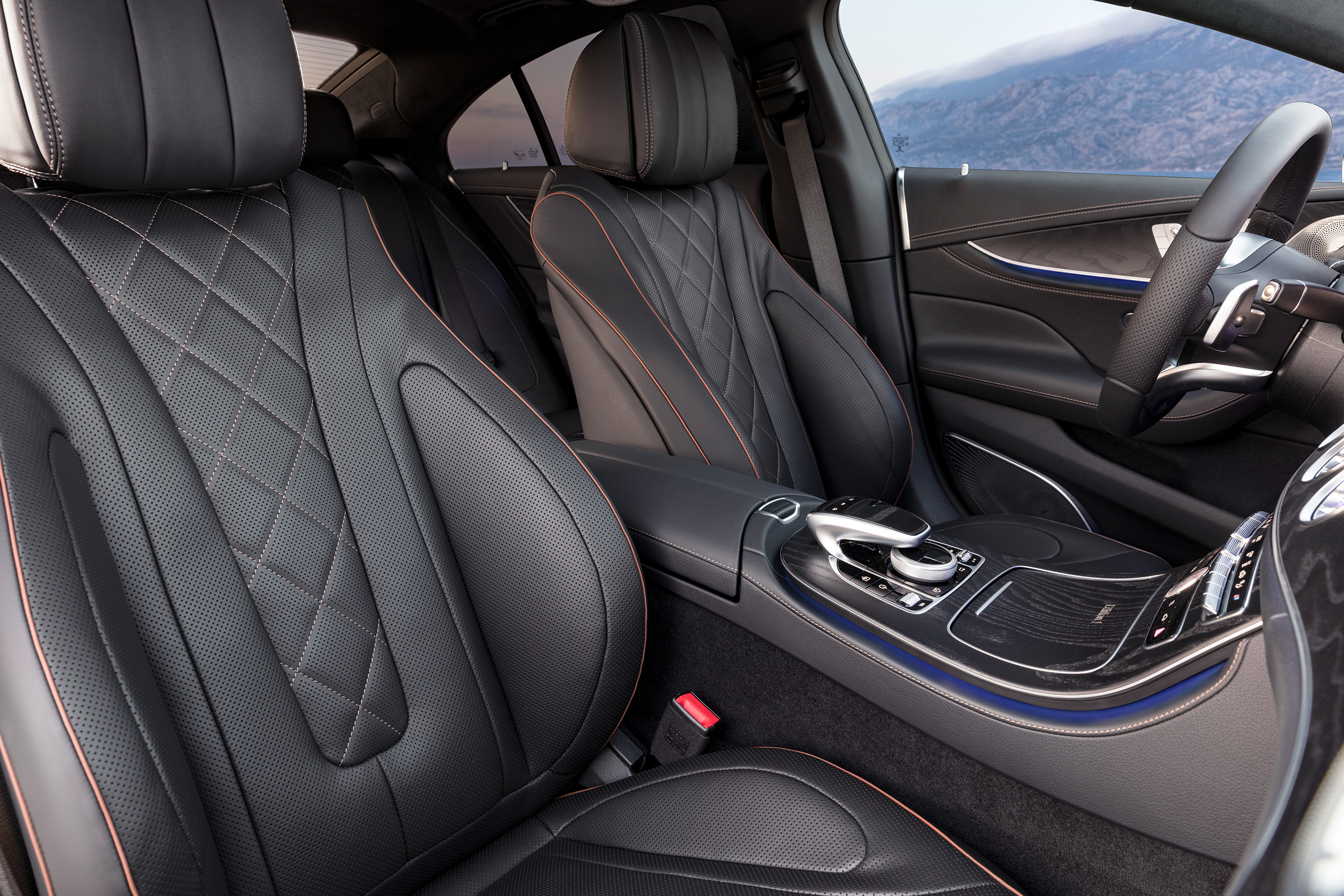 Mercedes-Benz CLS AMG Line – front seats
