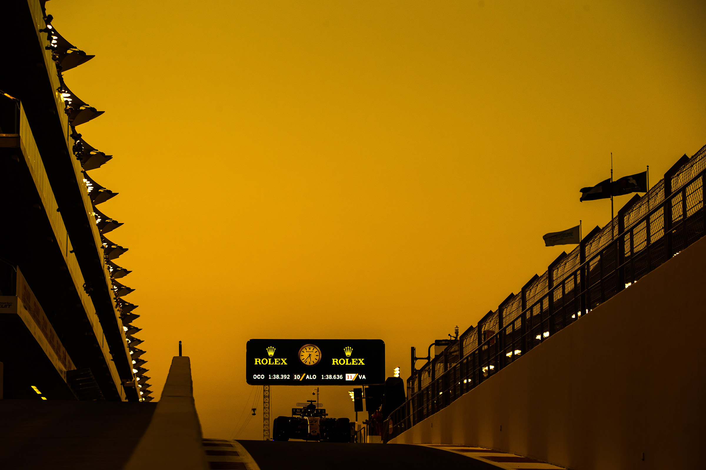 F1 Round 20 - pits