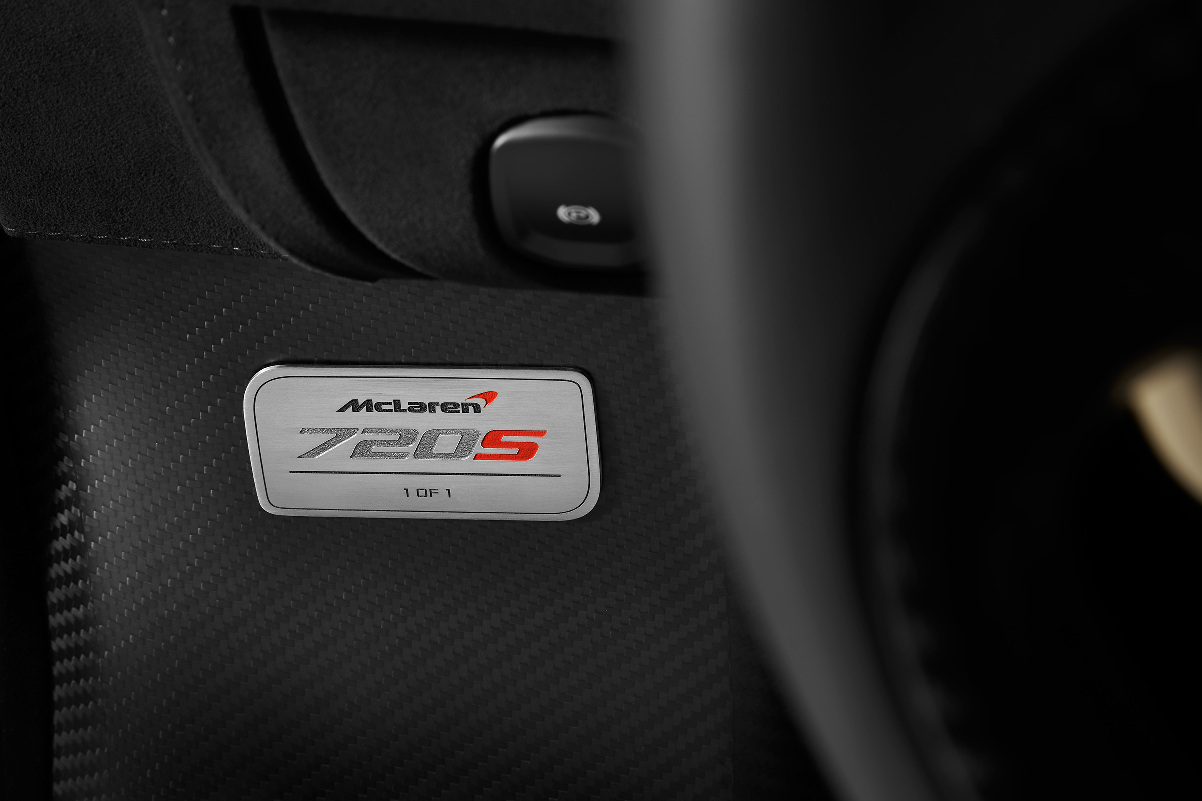 McLaren 720 S Dubai – plaque