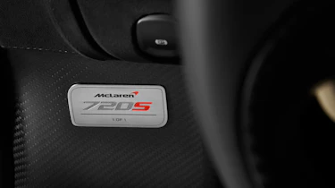 McLaren 720 S Dubai – plaque