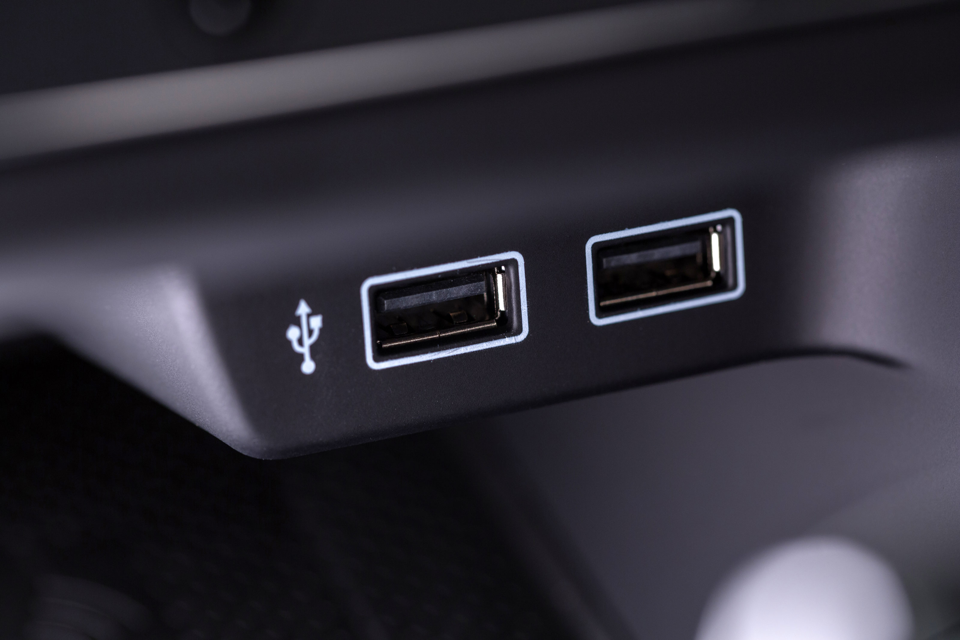 2018 VW Polo GTI – USB ports