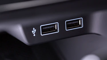 2018 VW Polo GTI – USB ports