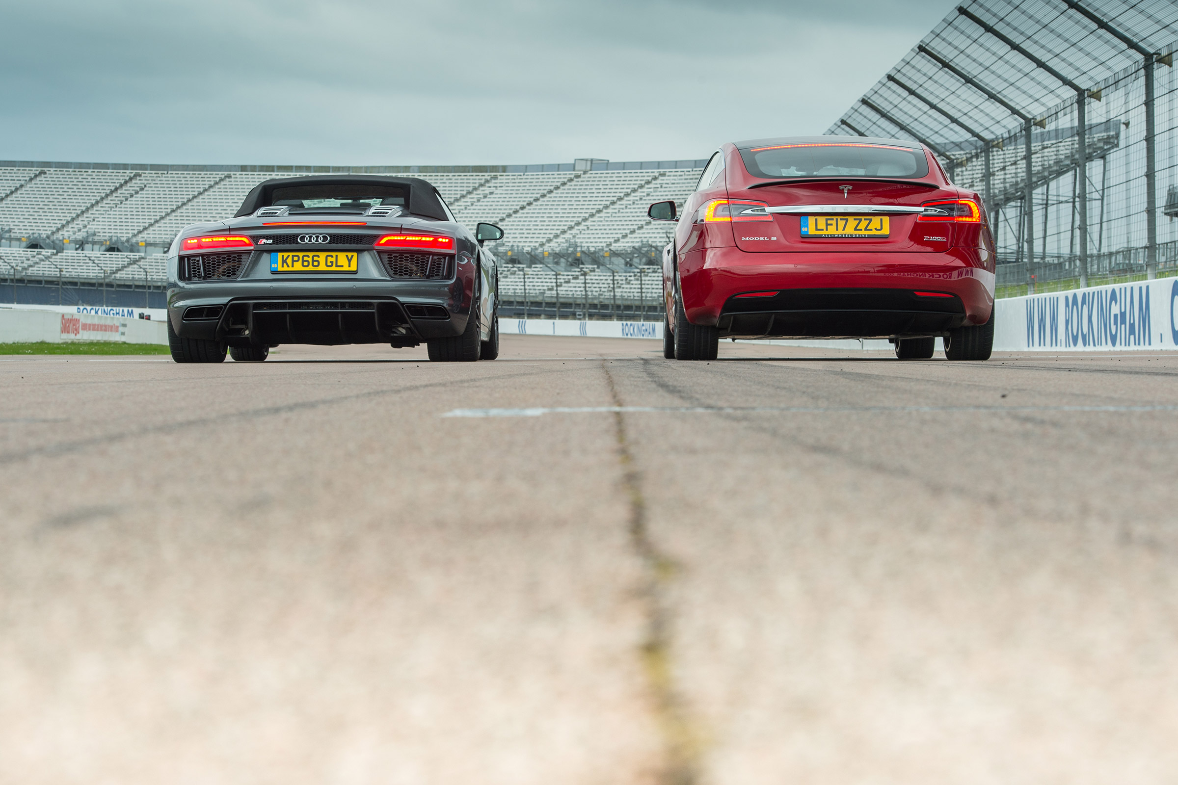 Tesla v R8 - rear