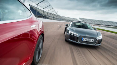 Tesla v R8 - track
