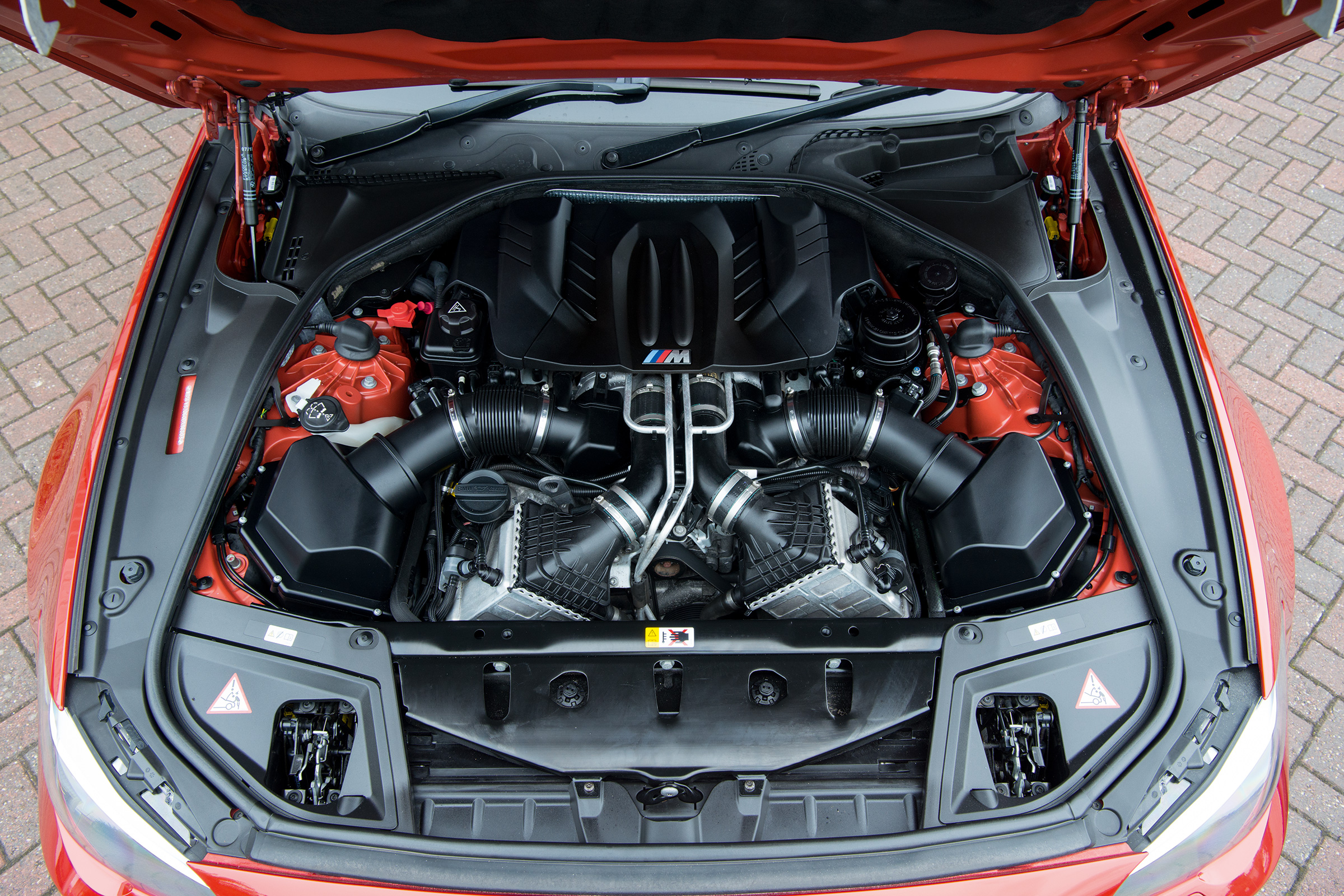 BMW M5 F10 – engine bay