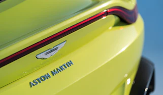 Aston Martin Vantage - green static deck