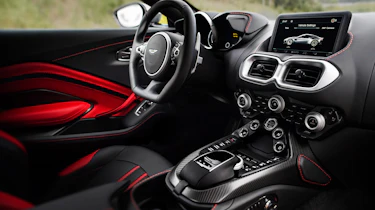 Aston Martin Vantage - silver interior