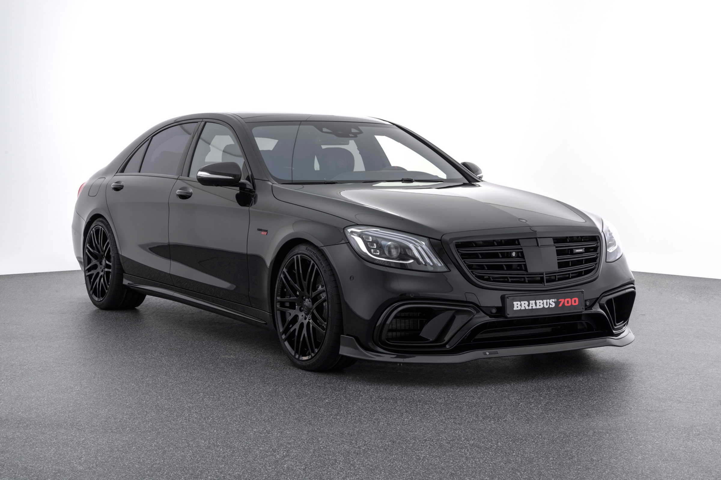 Brabus 700 – front quarter