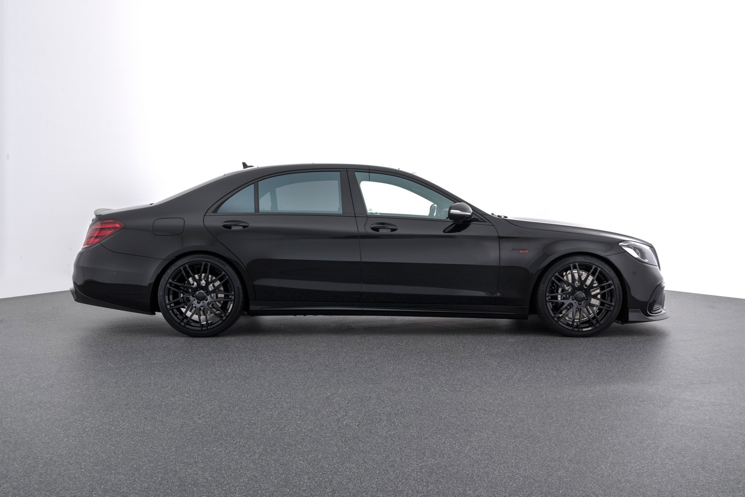 Brabus 700 – side