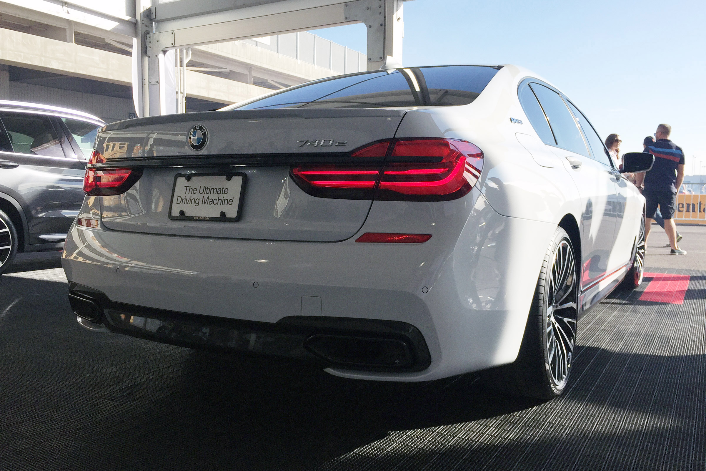 SEMA 2017 - BMW 740e M Performance Parts