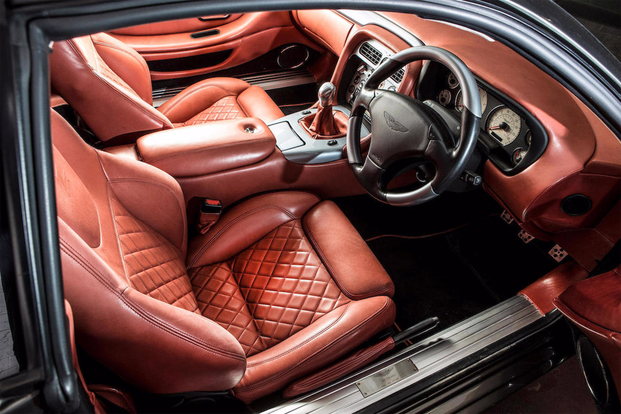 Aston Martin DB7 Zagato - pictures interior