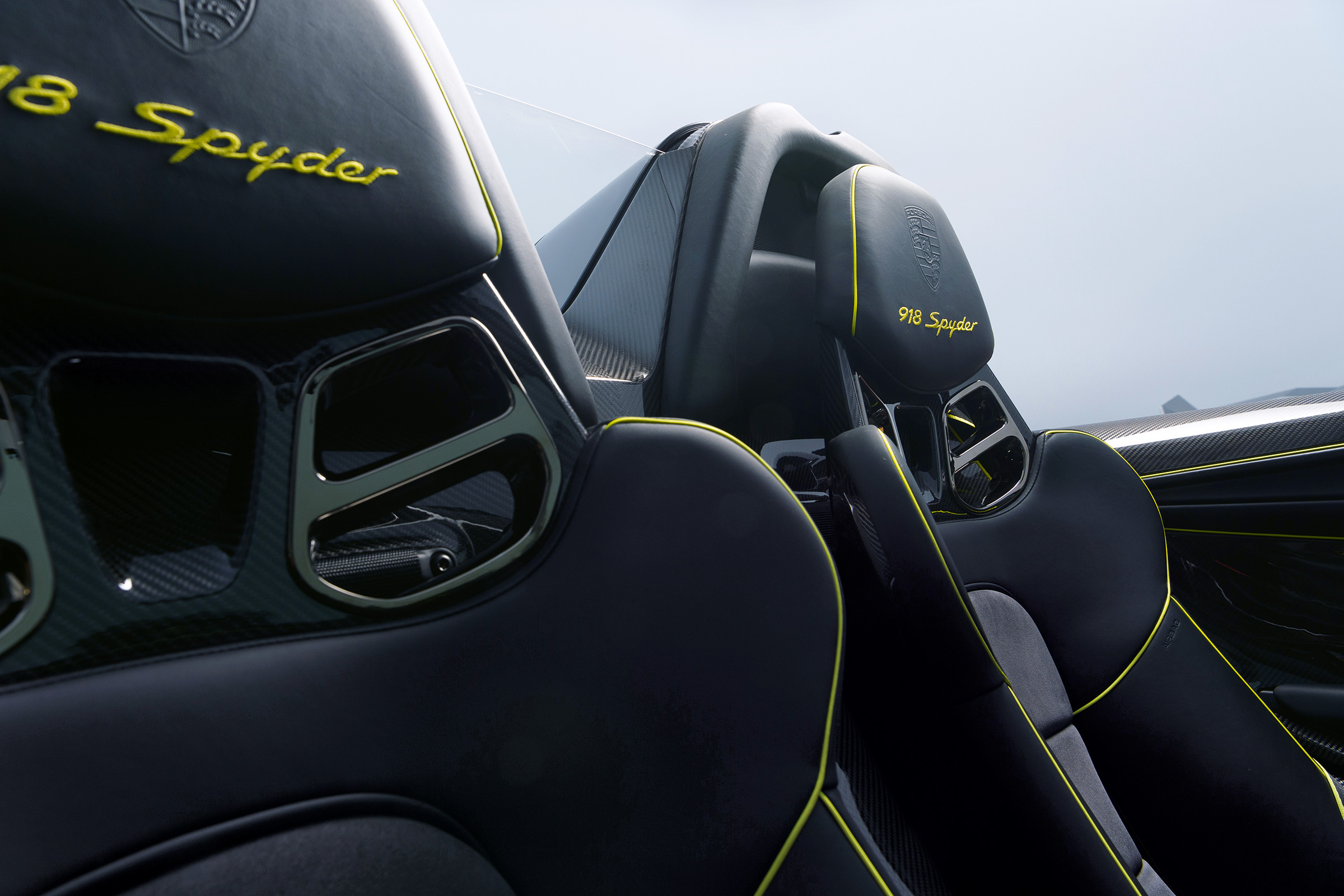 Porsche 918 – seats