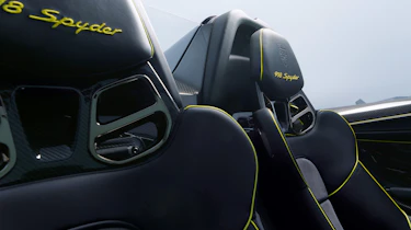 Porsche 918 – seats