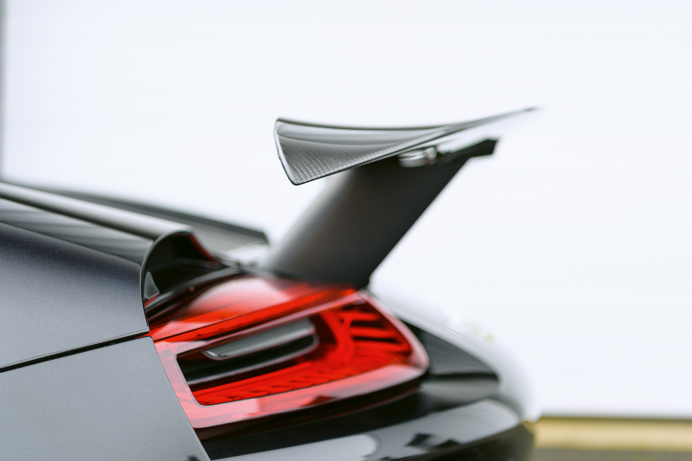Porsche 918 - rear-wing