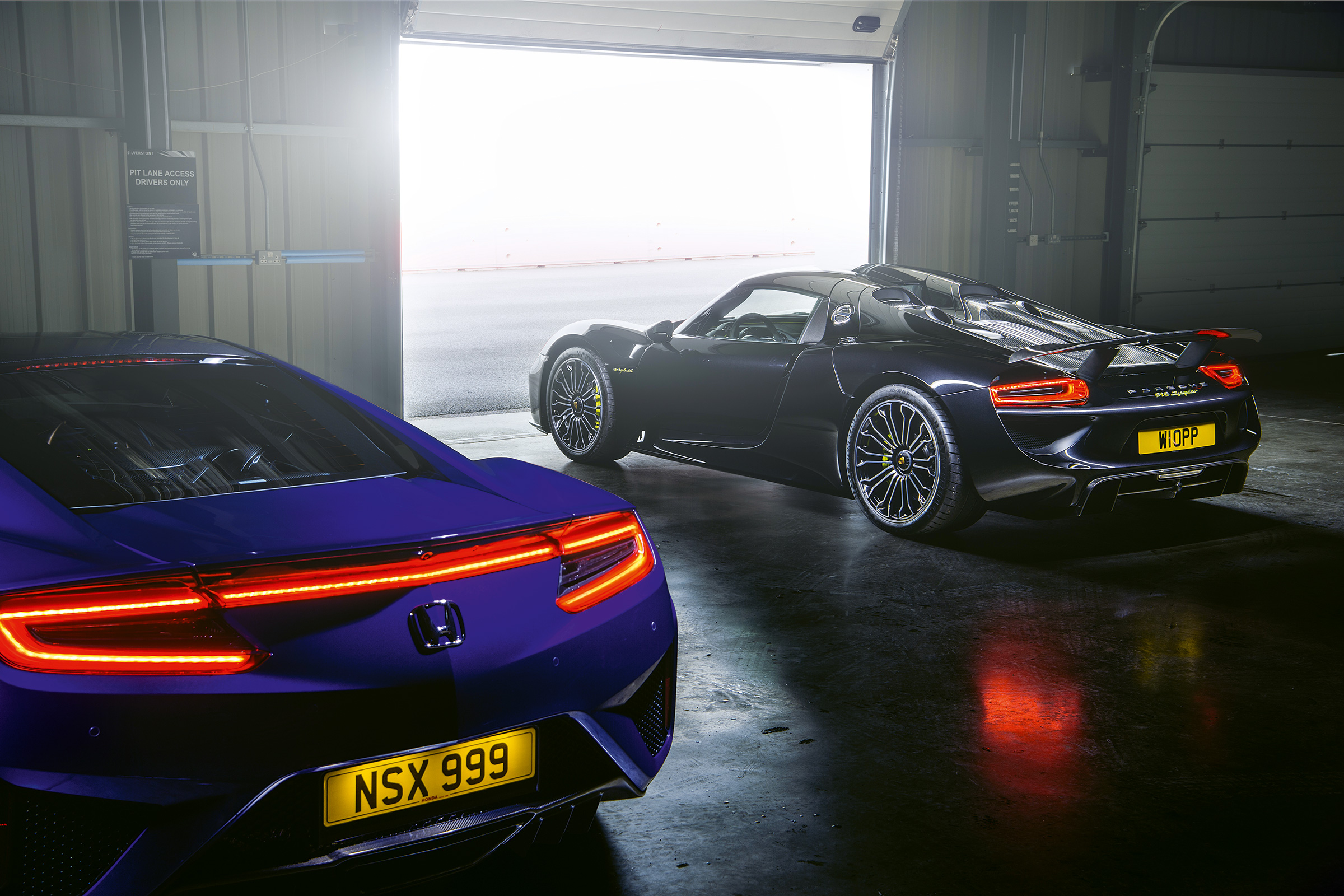 Honda NSX and Porsche 918 – rear quarter