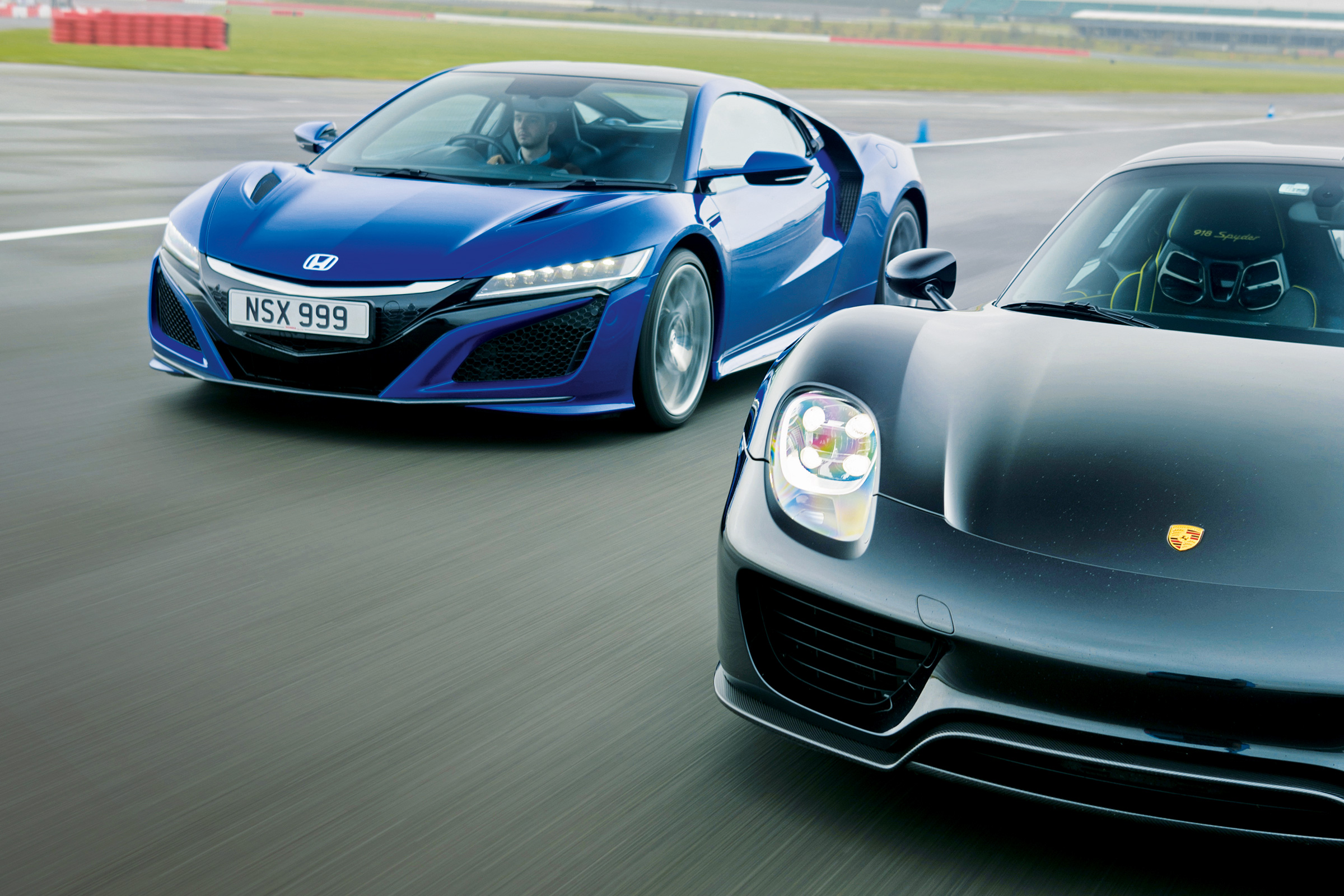 Honda NSX and Porsche 918 – front