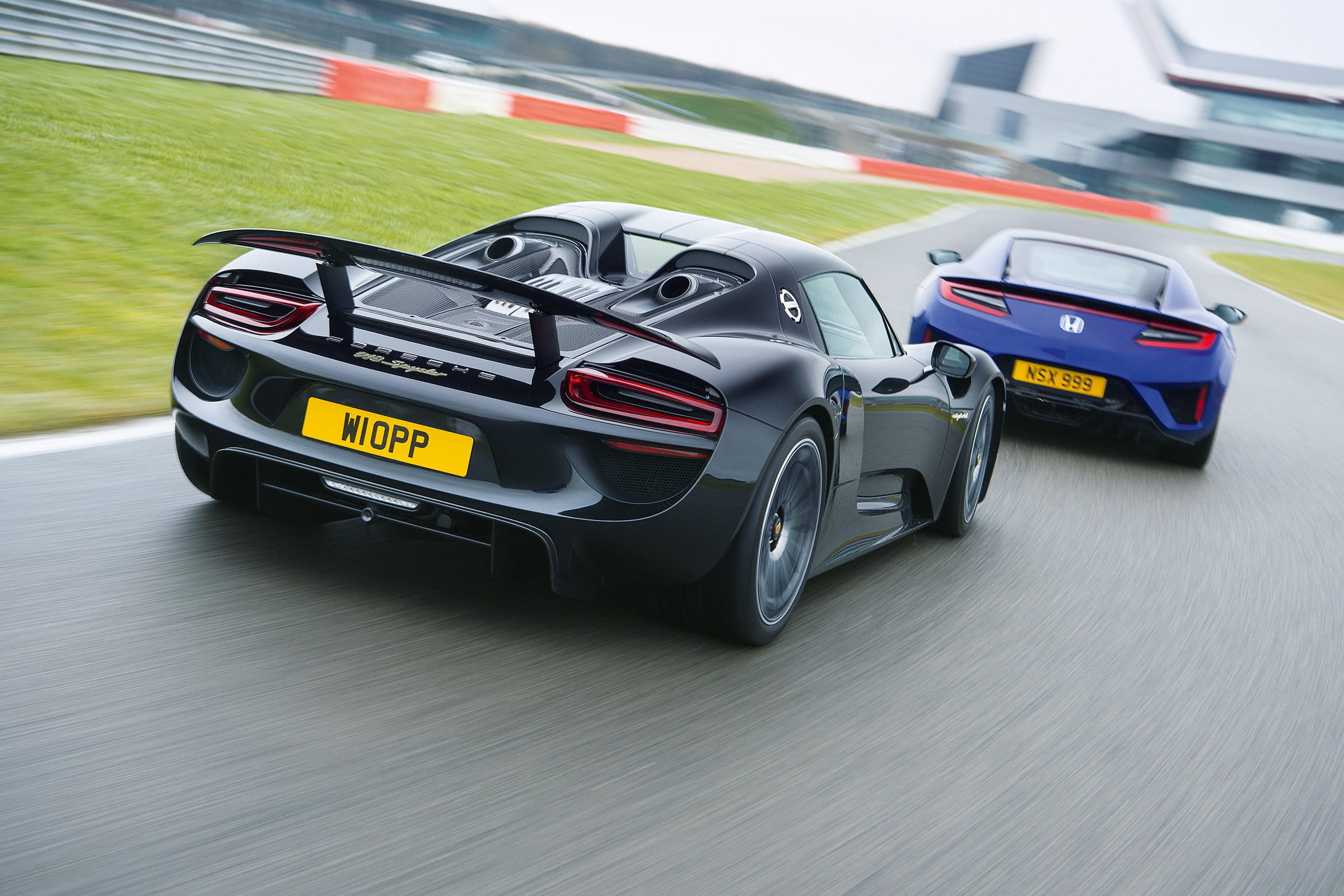 Honda NSX and Porsche 918 – rear