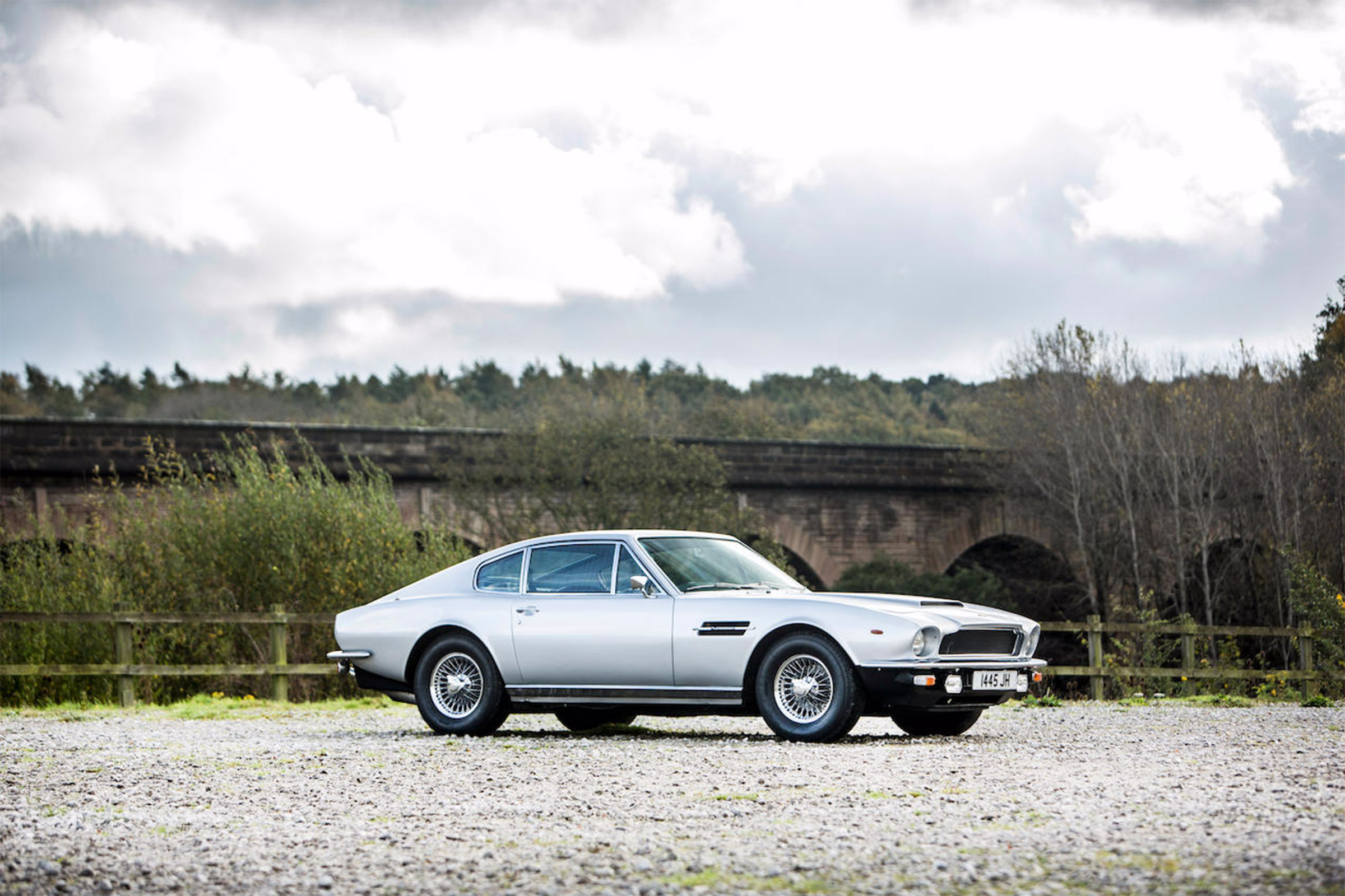 Aston Martin Vantage - front