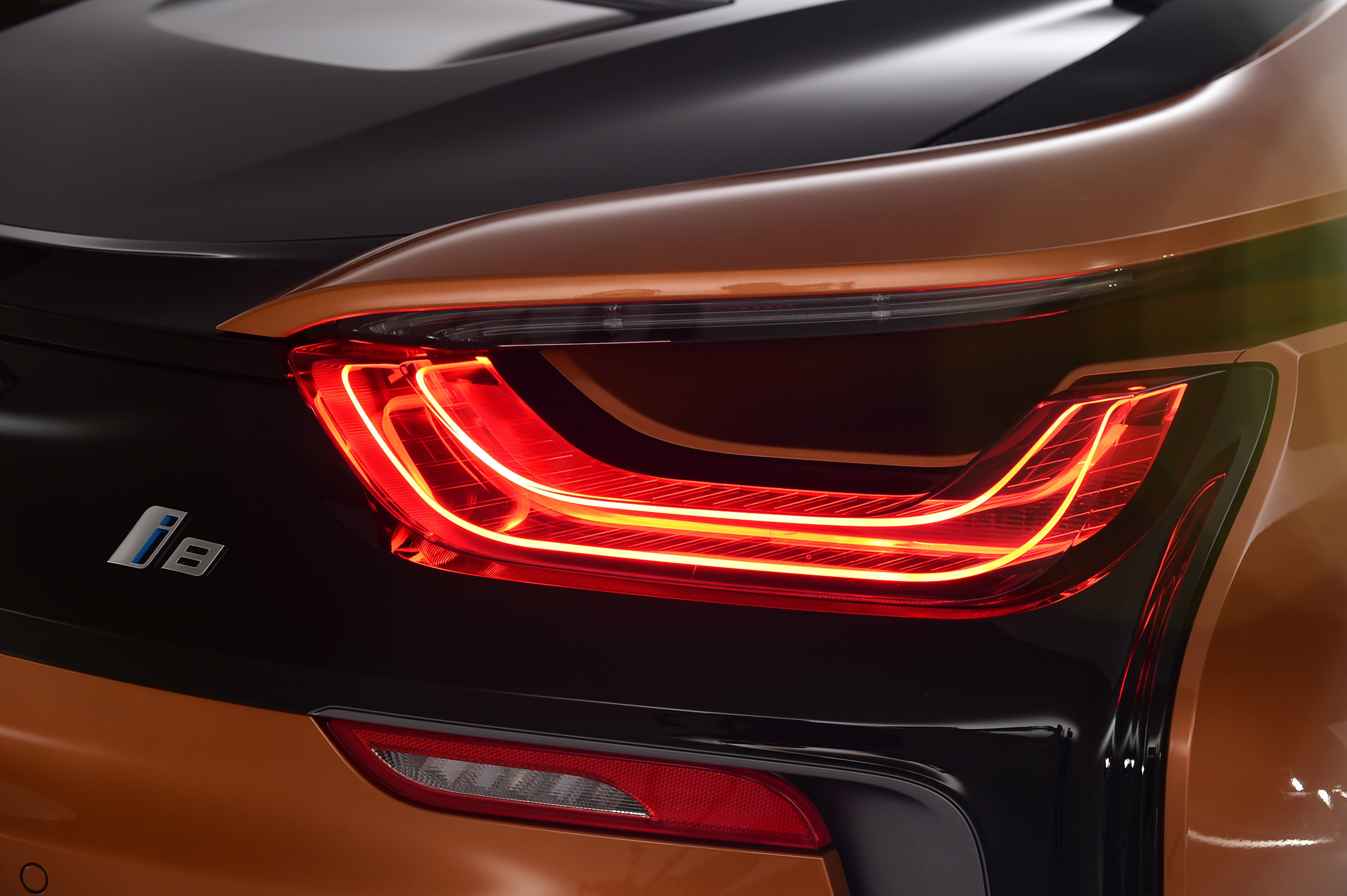 BMW i8 Roadster - tail light