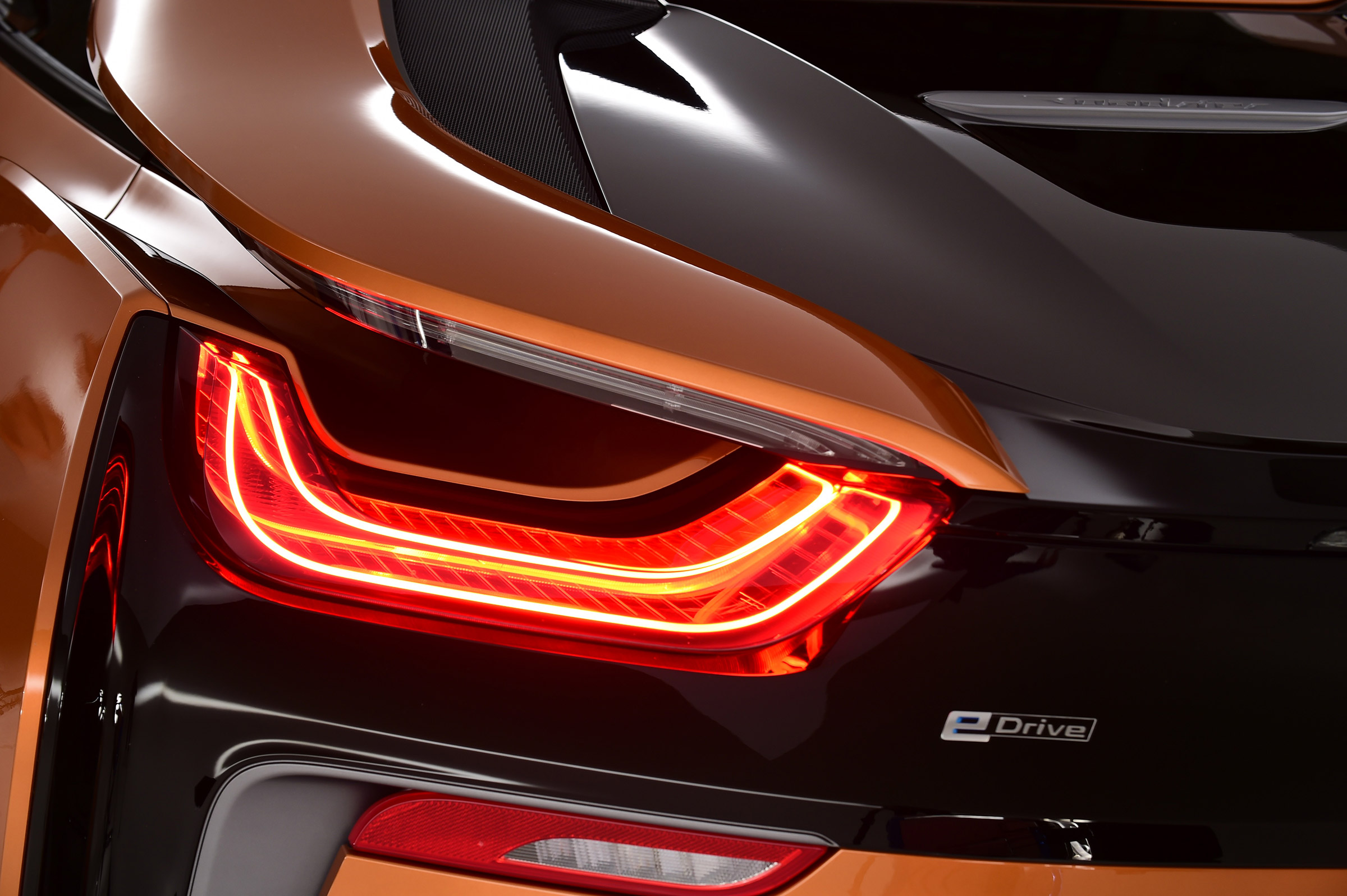 BMW i8 Roadster - rear light