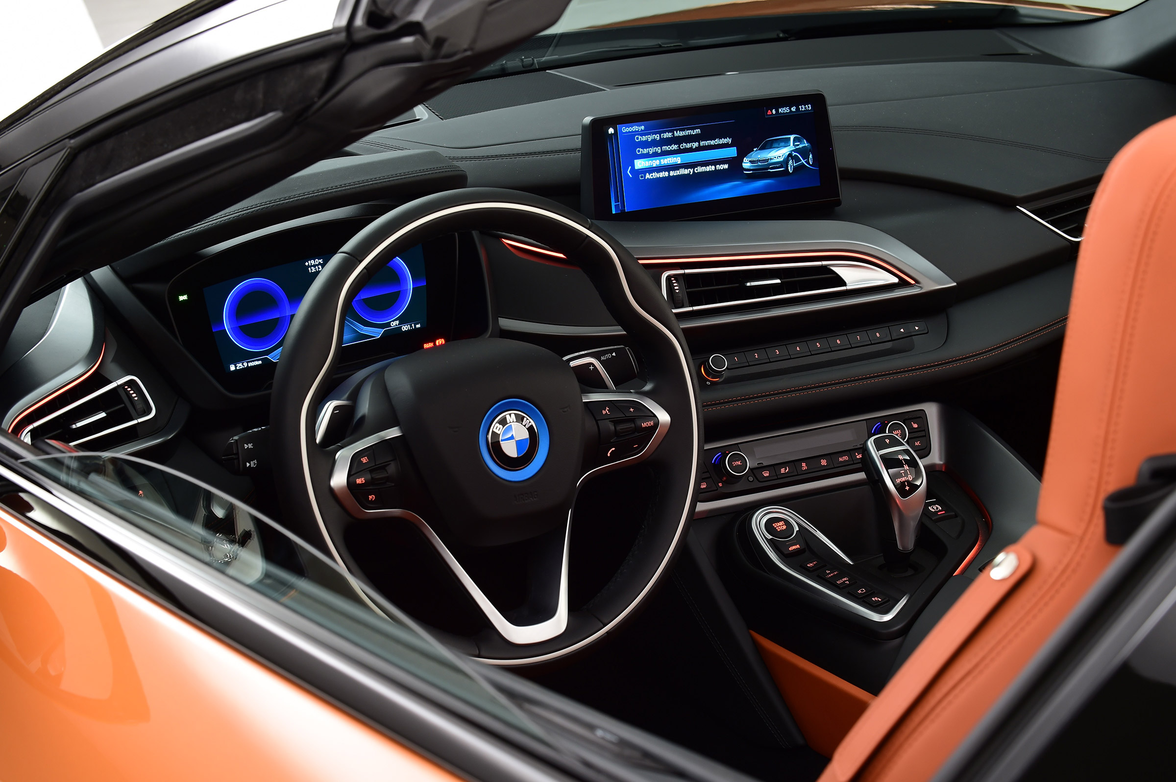 BMW i8 Roadster - dash